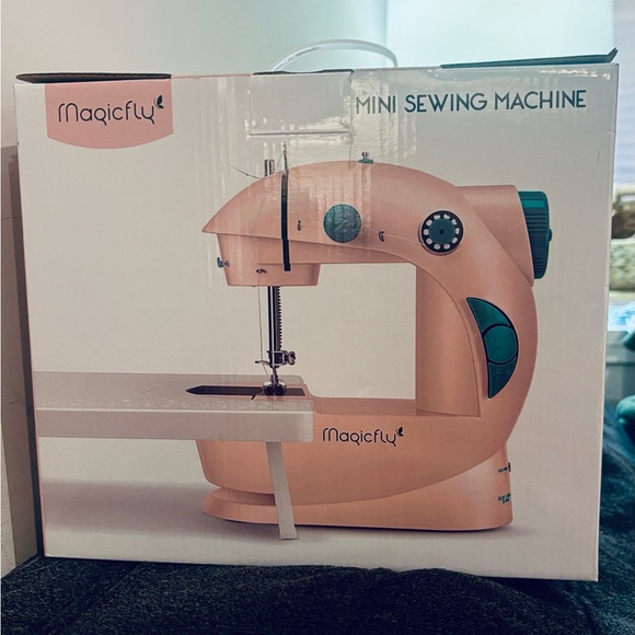 Mini Sewing Machine by Magicfly - Picture 17 of 17
